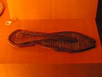 Sandale (basse époque, v 712-332 av JC)(fibres végétales) (musée de Lyon)